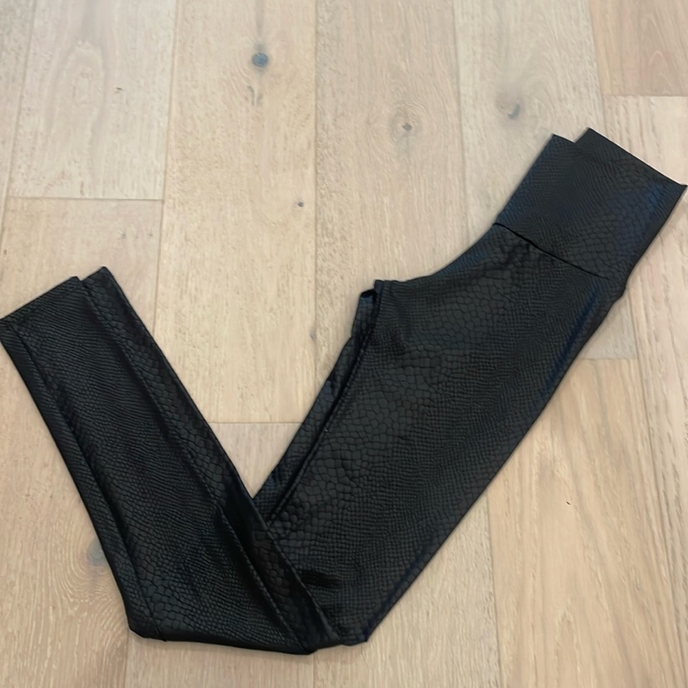 Textured leggings